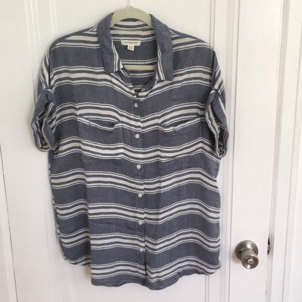 Button down t shirt size medium